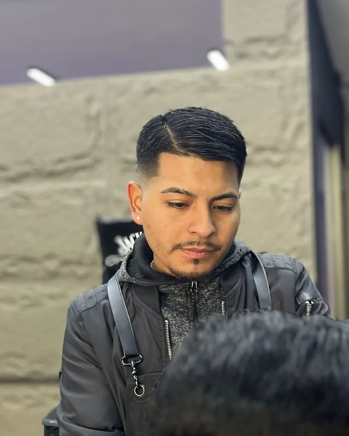 Criss, barbero de Barbería O'Higgins