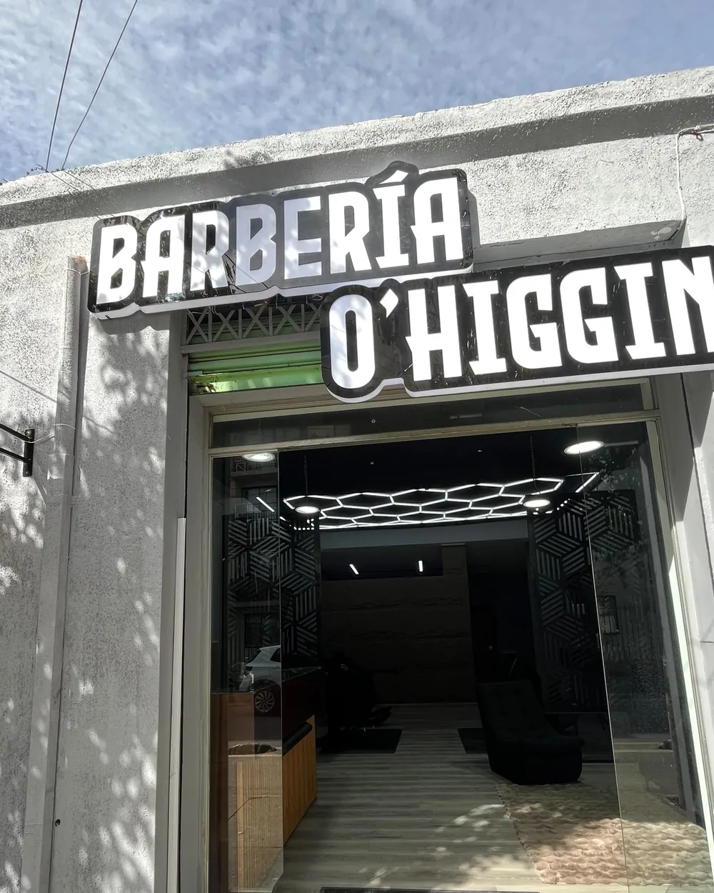 Fachada de Barbería O'Higgins en Alcázar 320